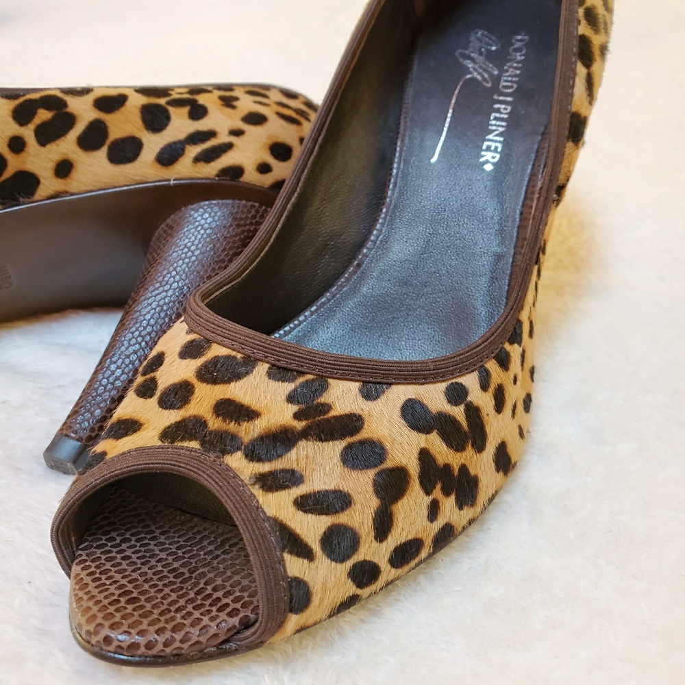 Donald J Pliner Leopard Print Leather Peep Toe Heels - Picture 3 of 8